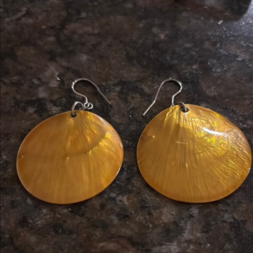 Elegant Gold Shell Earrings